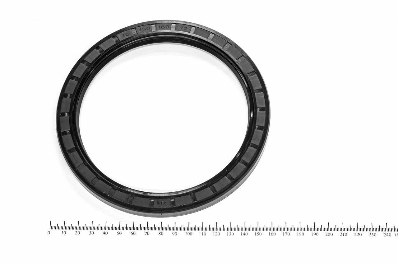 Сальник (манжета армированная) 2-130х160х12